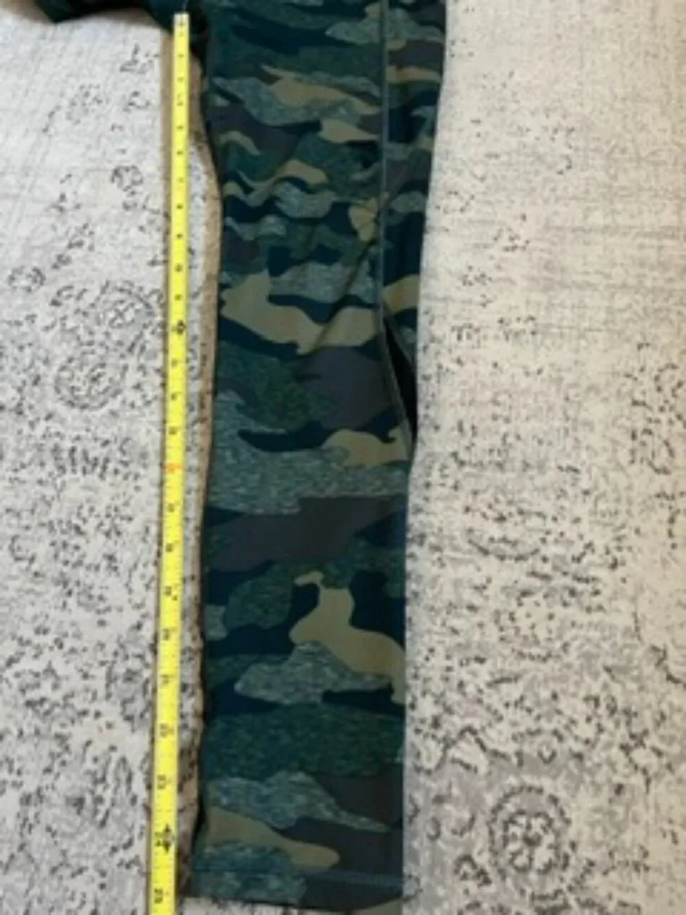 🧡3/15 Old Navy Active Camo Leggings L(10-12)